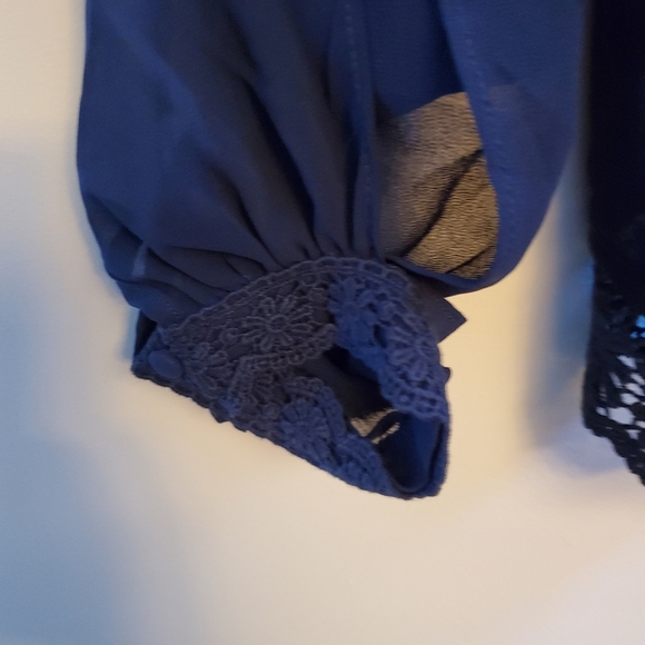 Double Zero Cold-Shoulder Top - Picture 4 of 6